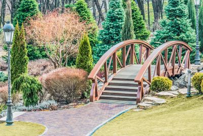 Stroll Style Garden With Wooden Bridge