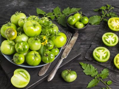A plate of green tomatoes