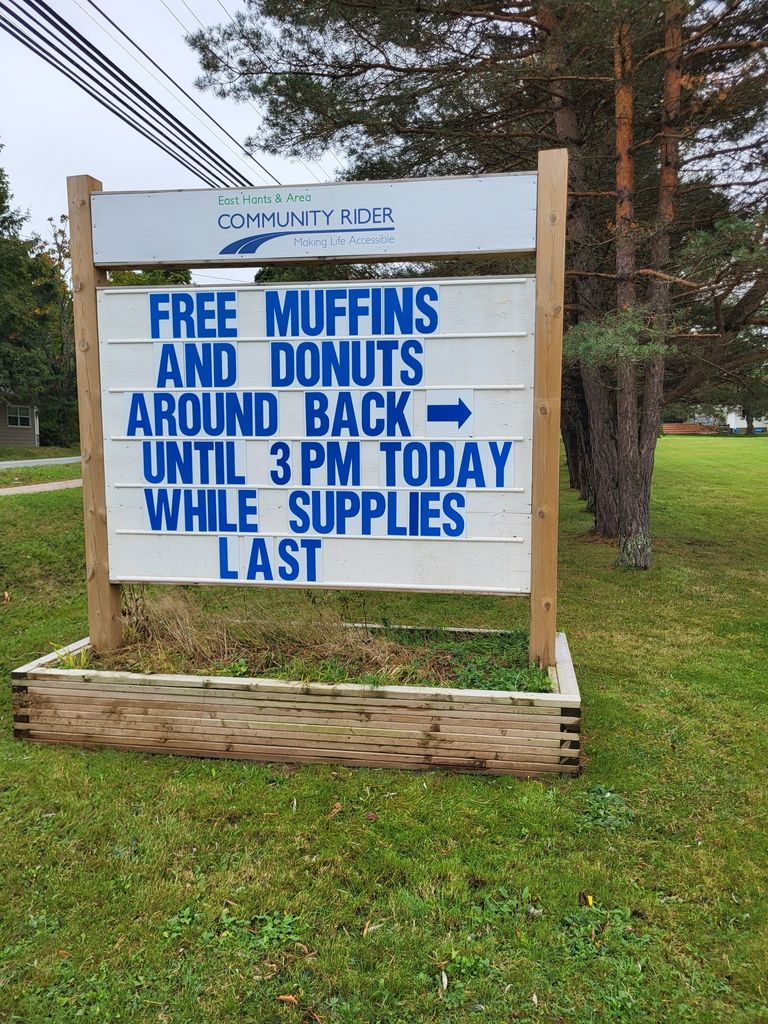 A sign that reads FREE MUFFINS AND DONUTS AROUND BACK